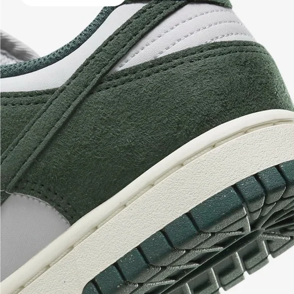 NWT Women’s Nike Dunk Low Green and White Sneakers - Picture 12 of 14